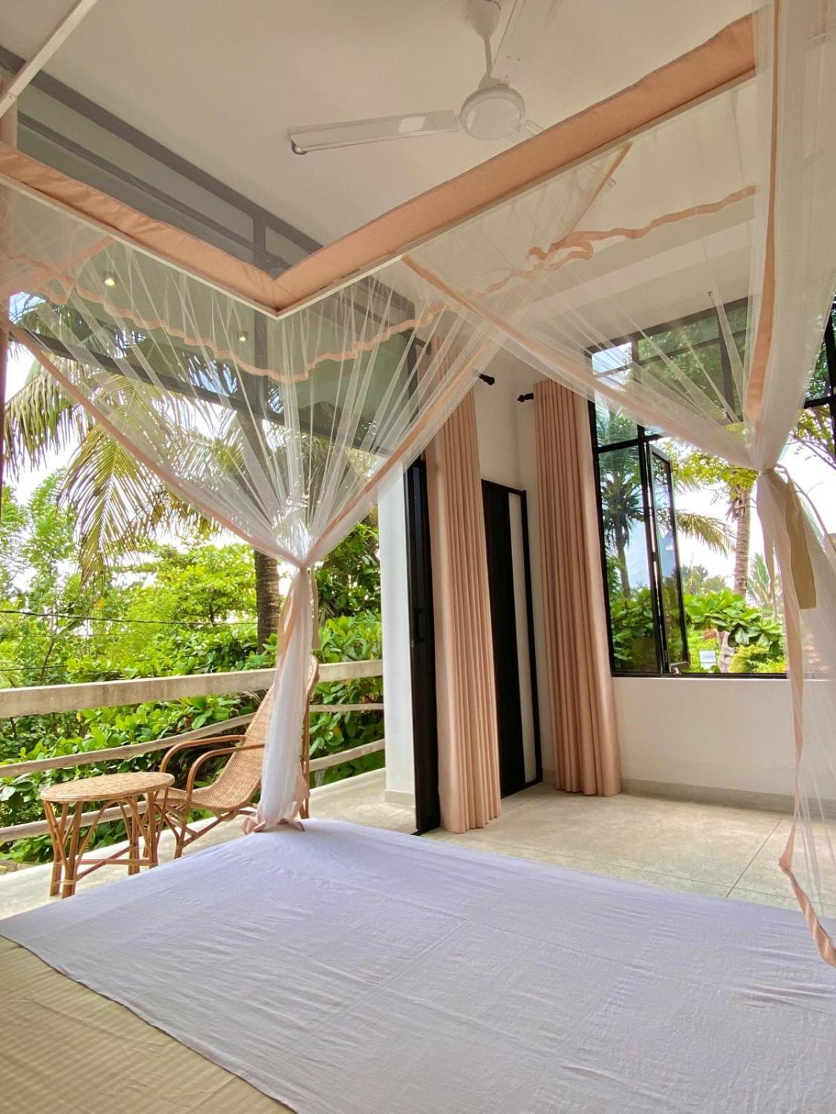 Lotus Surf House Otel Midigama East Dış mekan fotoğraf