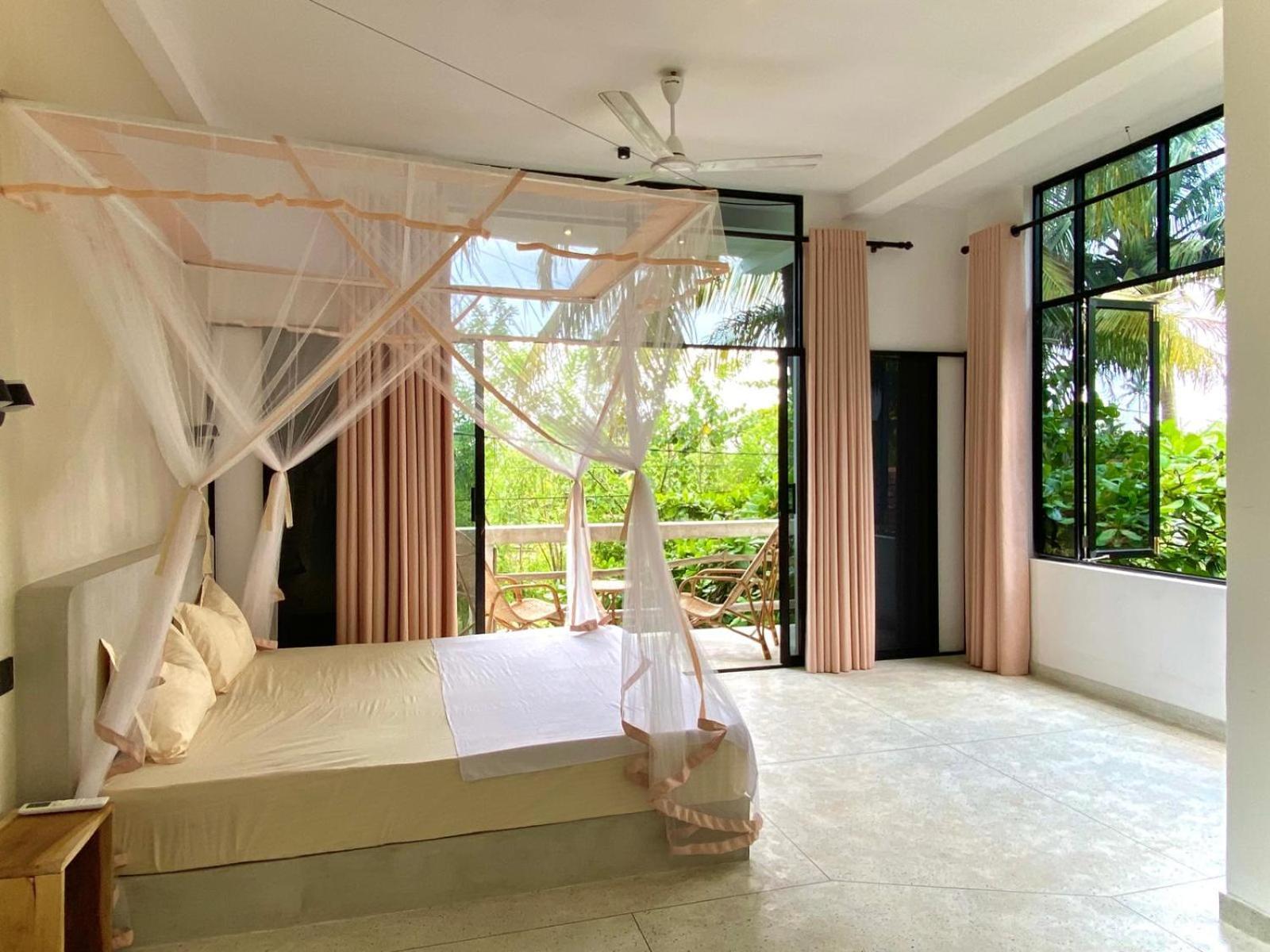 Lotus Surf House Otel Midigama East Dış mekan fotoğraf